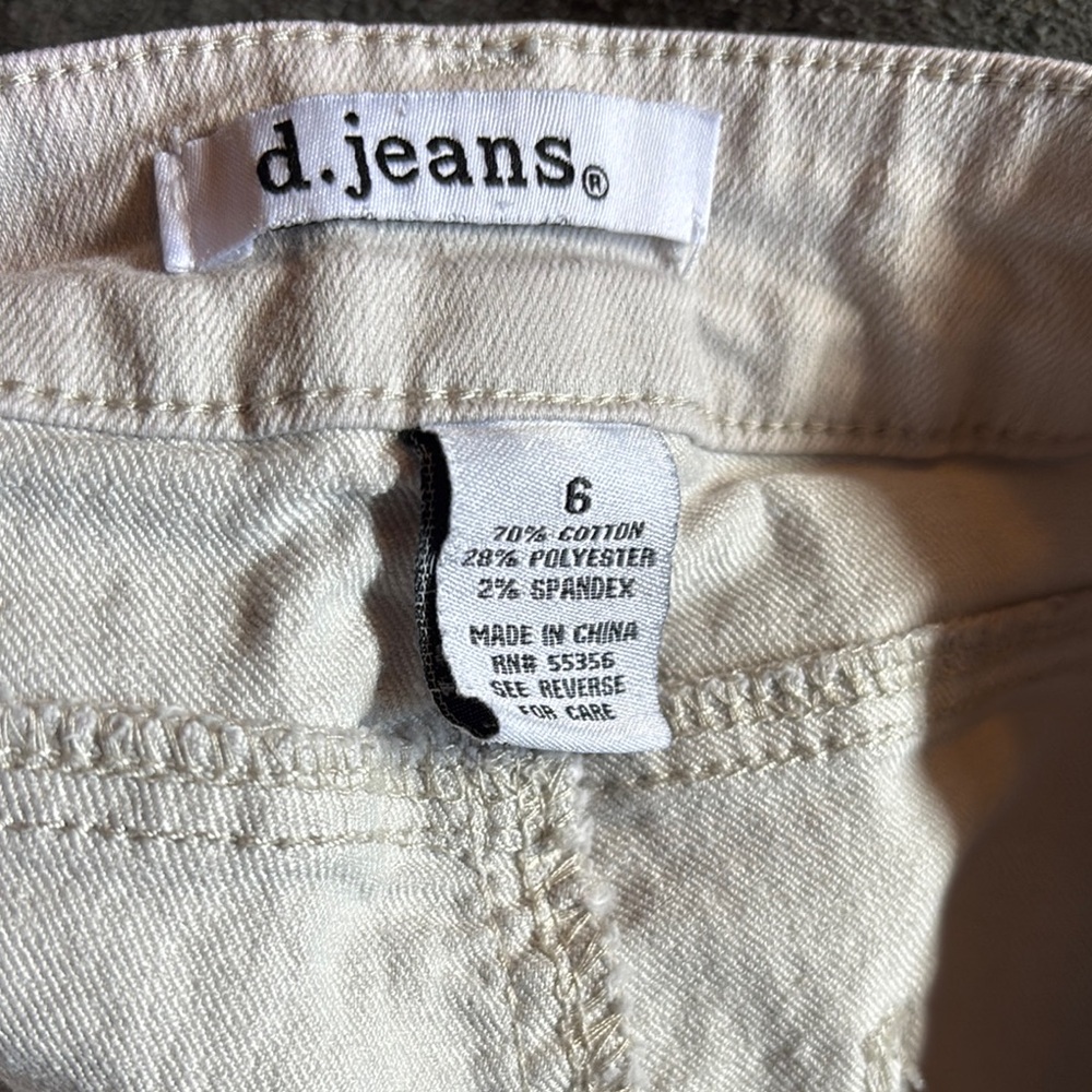 Women's Jean Shorts in Cream size 6 - Picture 3 of 3